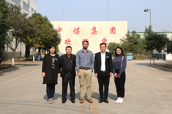 Warmly Welcome Pakistani Businessmen to Visit China Coal Group for Flatbed Trailer Procurement