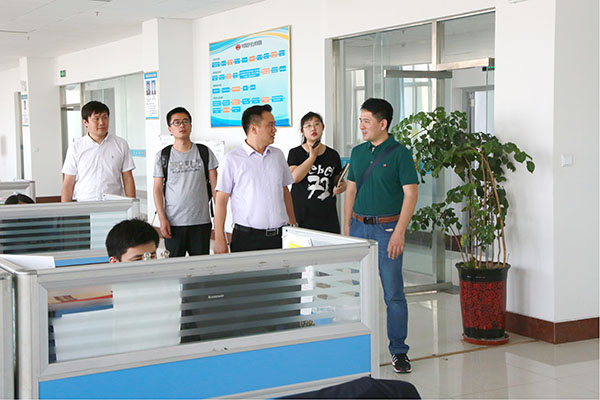 Warmly Welcome China National Heavy Duty Truck Group Leaders To Visit China Coal Group