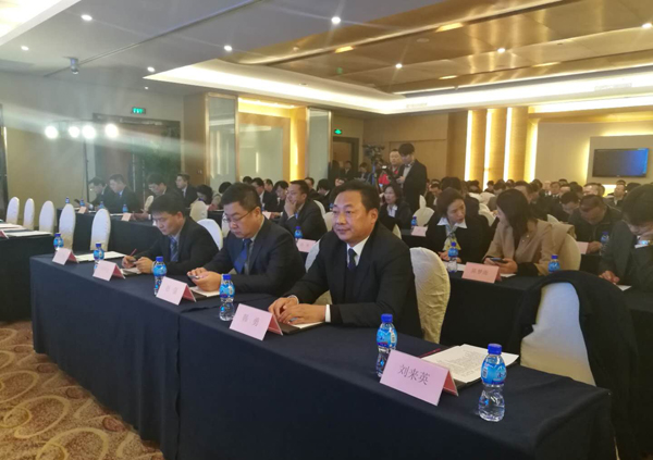 On the afternoon of December 20th, the signing ceremony for the key projects of Yantai High-tech Zone was held in Crowne Plaza Yantai. Zhang Dailing, Vice Mayor of Yantai City, Party Secretary and Director Li Yanjun of Yantai Science and Technology Bureau, Liu Sen, Director of Yantai Municipal Bureau of Commerce Chen Xinzi, Director of the Investment Promotion Bureau of Yantai City, Yu Dong, Secretary of the Working Committee of Yantai High-tech Zone, and Director of the Management Committee, Yu Dong, attended the signing ceremony. The meeting was hosted by Liu Laiying, deputy secretary of the Working Committee of Yantai High-tech Zone. China Coal Group Executive Deputy General Manager Han Yong and China Mobile Intelligent Machinery (Yantai) Co., Ltd., General Manager Wang Kun participate in the meeting and signed on-site. At the meeting, Secretary Yu Dong addressed the signing ceremony. He first expressed warm welcome to the key enterprises participating in the signing. He pointed out that Yantai High-tech Zone always puts "double strokes and double guidance" in a prominent position. We welcome large enterprises with strength and development prospects to invest in Yantai. High-tech Zone will provide the best policy, the best environment, the best service, and achieve mutual development and win-win. Secretary Yu said that the key projects signed this time are the latest achievements of Yantai High-tech Zone's efforts to open to the outside world and the "double strokes and double guidance" work. The next step will be to increase policy support for these key projects. We will ensure that all service are implemented and work together to accelerate the project construction process. Subsequently, a signing ceremony for key projects was held. Han Yong, executive deputy general manager of China Coal Group, signed a cooperation agreement with China Coal Group and Yantai High-tech Zone on the Zhongyun Intelligent Manufacturing Industrial Park project site. The successful signing of the contract has played a positive role in promoting the project construction in the next step! The Zhongyun Intelligent Manufacturing Industrial Park project, located in the High-tech Zone of Yantai City, is invested and constructed by China Coal Group. It covers an area of about 95 mu and has a total investment of about 600 million yuan. The project is mainly divided into two phases, including the first phase of cross-border e-commerce projects and The second phase of intelligent manufacturing projects. The Industrial Park relies on the rich operational experience of China Coal Group in the cross-border e-commerce and e-commerce platform and its technological advantages in industrial informationization, intelligent manufacturing, big data, cloud computing, etc., and actively promotes existing machinery in Yantai and surrounding areas. Traditional industries such as manufacturing, vehicle and ship manufacturing, and auto parts have upgraded and replaced “informatization + intelligence + globalization”, promoted the transformation of new and old kinetic energy, created new engines for development, and fostered new development momentum. After the project is put into production, it is expected to train about 2,000 senior technicians and cross-border e-commerce professionals every year to solve the actual employment of 1,000 students. Mr. Han said that the Zhongyun Intelligent Manufacturing Industrial Park project is a major strategic deployment of China Coal Group to develop intelligent manufacturing and improve manufacturing levels. It is also a milestone in the history of the Group's development. In 2019, our Group will break through and fully attack. Promote the construction of the project and concentrate on creating a high-standard “cross-border e-commerce + intelligent manufacturing industrial park”!